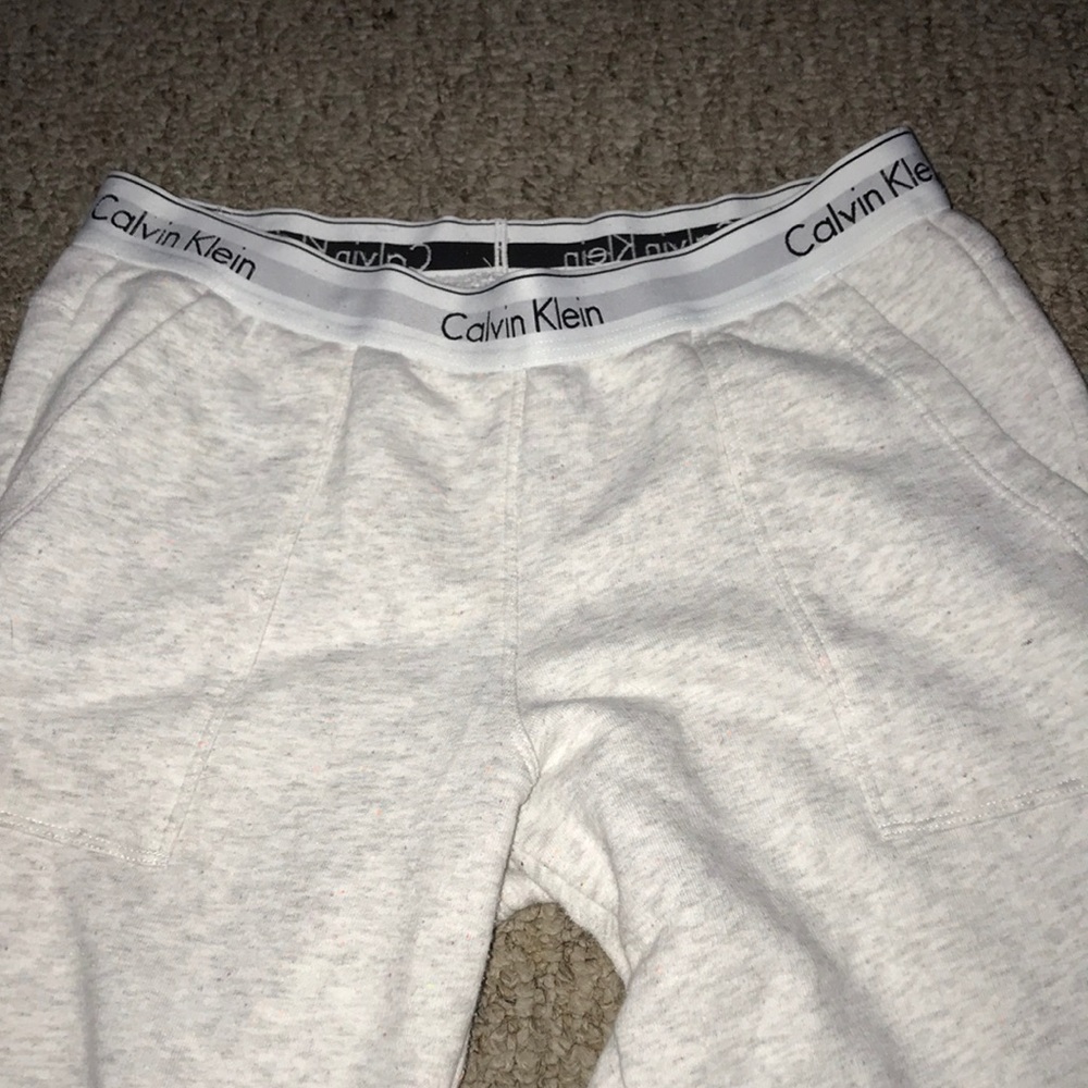 CALVIN KLEIN SWEATS😌